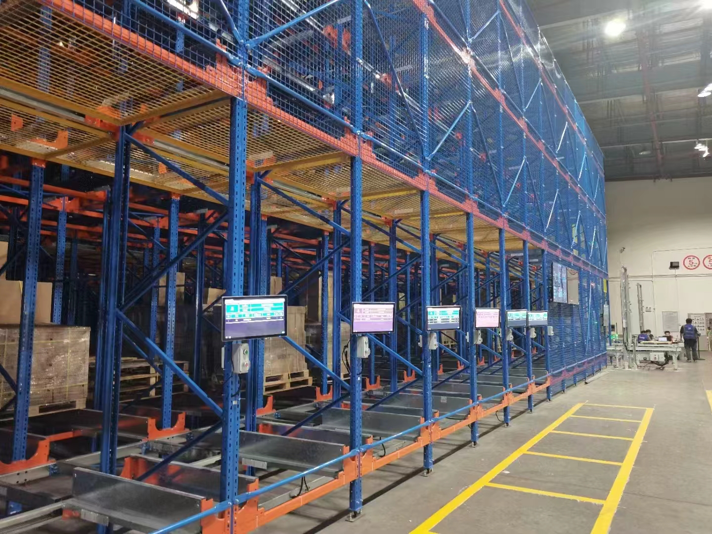 高效倉(cāng)儲(chǔ)新選擇：托盤(pán)穿梭車(chē)的核心價(jià)值